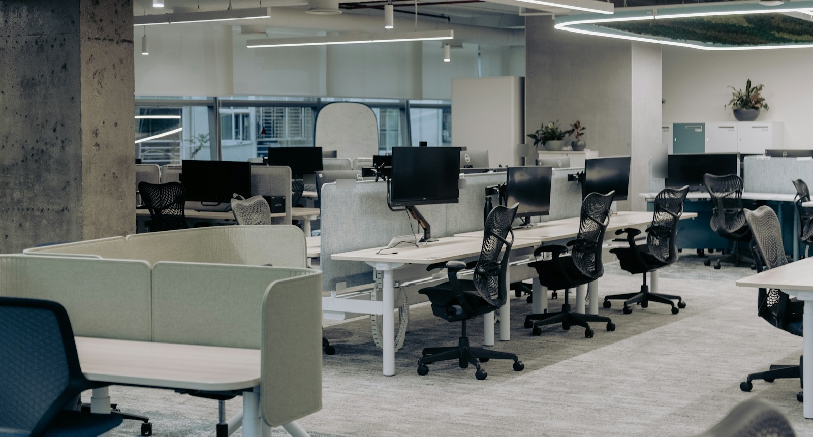 Bureaux professionnels partagés entre deux entreprises.