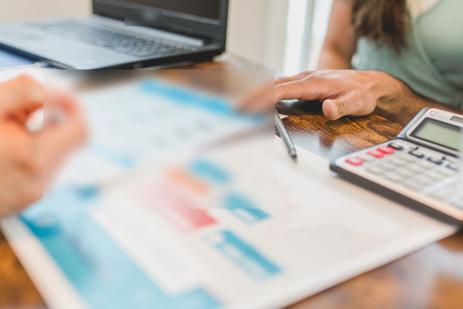 Dossier immobilier et documents de transformation d'une SCI en société commerciale